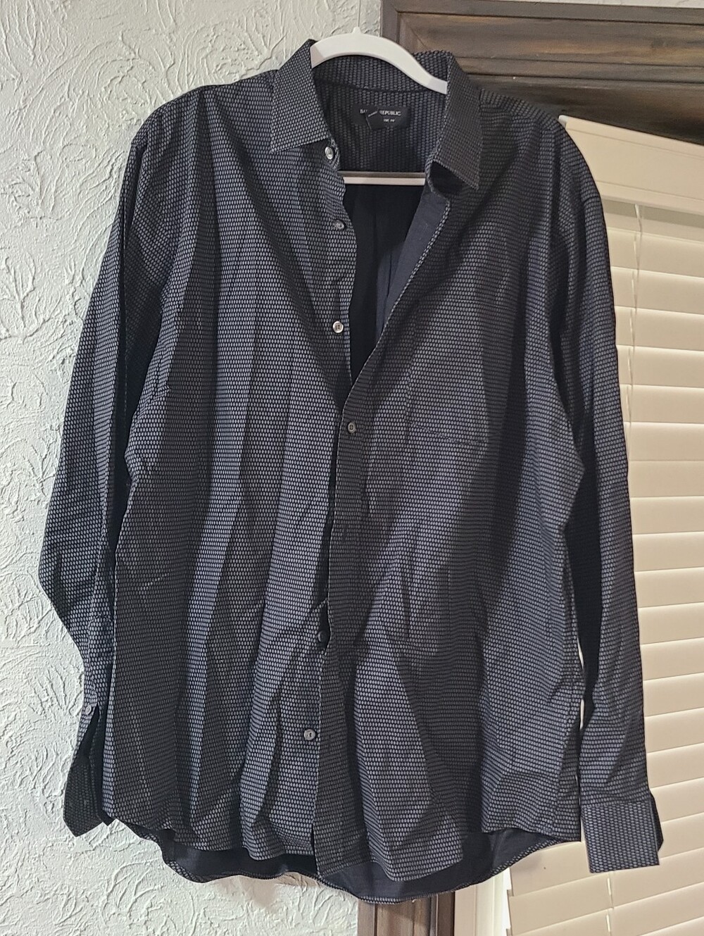 Banana Republic men's long sleeve Micro Pattern button-up shirt